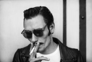 Bartosz Gelner Instagram - Taka sytuacja...
Chyba przekonam się do wąsa.
fot. @mr_martiq 
#wyjeżdżamy#warlikowski
#mustache