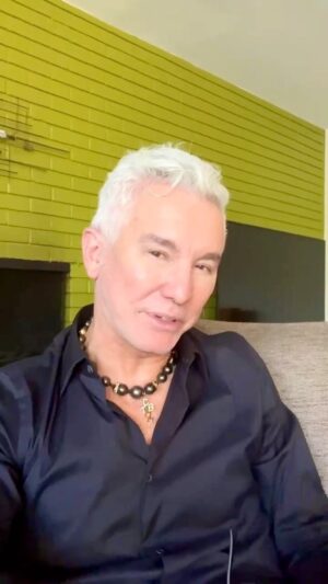 Baz Luhrmann Instagram - It’s time for another TCB headlines⚡️#tcb #elvismovie