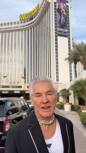 Baz Luhrmann Instagram - TCB headlines: LIVE FROM VEGAS ⚡️#elvismovie