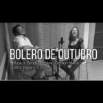 Beatriz Costa Instagram - Um dia estávamos no estúdio e o @gerson_marta começou a brincar com uns acordes na guitarra, e eu comecei a brincar com a minha voz, e a brincar a brincar, saiu esta canção. No dia a seguir acordei com as palavras que faltavam e apressei-me a escrevê-las, não fossem elas fugir, como os passarinhos. A malta lá na @primetime_estudios gostou e o @angelo_freire_music pegou na guitarra e tocou-a de uma forma belíssima. Foi isto. Não me vou alongar muito mais. Estou feliz, e é tudo. Mergulhada na maravilha e na aventura que é viver os nossos sonhos, a redescobrir esta paixão antiga que pensava que tinha perdido. Do meu 💛 para os vossos. Com mais amor seria impossível. Espero que gostem. Ate já! 🚀🚀🚀🚀