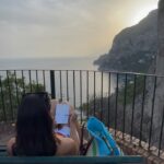 Beatriz Costa Instagram - A explorar a costa italiana e a ser tremendamente felizes. Itália tens sido muito boa para nós 🫠🩵 Costa Amalfitana