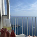 Beatriz Costa Instagram - A explorar a costa italiana e a ser tremendamente felizes. Itália tens sido muito boa para nós 🫠🩵 Costa Amalfitana