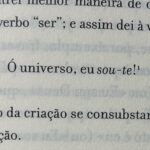 Beatriz Costa Instagram - OLÁ SOU A BEATRIZ. (📸 @marianafdrebelo) 1. Poeta, 2. Sempre a florir. 3. Uma multiplicidade de acidentes, 4. Uma multiplicidade de cores. 5. Abramovic e Ulay aqui a representar a arte, o meu amor por Ela e O exercício bonito que pratico sempre: vulnerabilidade 6. Fome. Sempre com fome e muito apetite. 7. Um bocadinho alentejana/das planícies tranquilas (não me apressem, por favor.) 8. Sempre a expressar/criar/questionar/construir. 9. Um bocadinho de Pessoa. Grande bocadinho de coragem. 10. Como diz a homónima "a alegria é a minha religião", e o Amor também. Sempre. (Aqui era uma fotografia minha a sorrir muito no meio do campo mas o instagram só deixa postar 10 fotos) 🩵