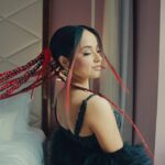 Becky G Instagram - NYFW with @TRESemme ✨ Grateful for the incredible glam squad that transformed my hair from show to show 🫶🏽 Thank you @voguemagazine for joining me for 24 hours of my insane weekend at NYFW! #TRESnyfw #TRESPartner HAIR STYLIST: @justinemarjan MUA: @makeupbygilly STYLIST: @morgann STYLIST ASST: @_kateli NAILS: @patty3dnails SPRAY TAN: @dolceglow
