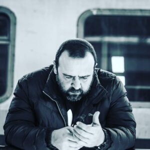 Behrang Toufighi Instagram - "زير پاى مادر" از امشب ساعت ٢٢، شبكه يك.  دم تك تك  دوستانى كه با دلشون كار كردن گرم، خسته نباشيد