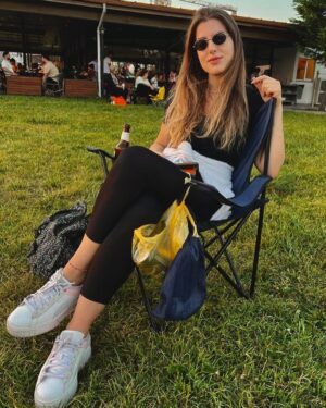 Belfu Benian Instagram - Sarı poşet