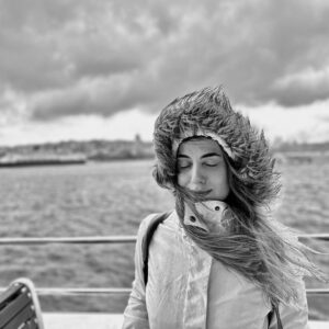 Belfu Benian Instagram - Kış bitmeden, yaz gelmeden 
“ Boğazda araf “