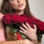 Bella Thorne Instagram – Valentine’s Day with my two loves @thornedynasty and my other love who took these pictures of me 😍