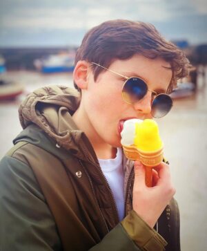 Benjamin Evan Ainsworth Instagram - Long weekend! We’re taking a break from filming #Pinocchio. Family time at the beach. Happy days!