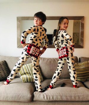 Benjamin Evan Ainsworth Instagram - Just one more week to go! Until then, enjoy our perfectly splendid matching onesies. 

We “bear” you to watch @thehaunting exclusive to @netflix on 9th October. 

#thehauntingofblymanor #netflix #horror #perfectlysplendid #thehauntingofhillhouse #deaddoesntmeangone #lookbeneaththesurface #thesmithworths #halloween #creepy