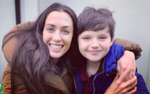 Benjamin Evan Ainsworth Instagram - ‘Miles and The Lady discuss coping techniques for effective anger management’... 

Or, was it just an epic game of Mad Libs BTS with the amazing @danieladibfitness 🧐

#thehauntingofblymanor #theladyinthelake @thehaunting