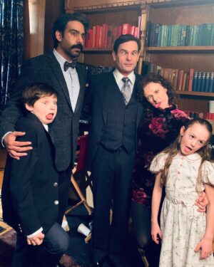 Benjamin Evan Ainsworth Instagram - What a charming bunch. Oh, it was going so well. Say cheese...! Or, just pull a face! 😜

#goofyfamilyphoto #thehauntingofblymanor