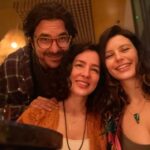 Beren Saat Instagram - Ayfeeeeer benim tatli, yetenekli, canim arkadasim dogumgünün kutlu olsun💛 💫Büyüdükce güçlenen, özgürlesen; kayiplarimizla kenetlenen, birbirine destek, ilham ve kahkaha olan dostlugumuz iyi ki var. Seni coooooook seviyorum @ayferdonmez 👯‍♀️🥂💛