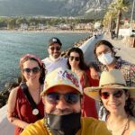 Beren Saat Instagram - Ayfeeeeer benim tatli, yetenekli, canim arkadasim dogumgünün kutlu olsun💛 💫Büyüdükce güçlenen, özgürlesen; kayiplarimizla kenetlenen, birbirine destek, ilham ve kahkaha olan dostlugumuz iyi ki var. Seni coooooook seviyorum @ayferdonmez 👯‍♀️🥂💛