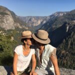 Beren Saat Instagram - Seranatin bitince suya atlayalim mi? Bu uçusta kimse bizi tanimiyo yaramazlik yapalim mi? Yildizlarin altinda çiplak uyuyalim mi? Plajda yalinayak evlenelim mi? Davetiye fotografimizi su altinda cekelim mi? Balayina Burning Man’e gidelim mi? En buyuk roller coastera da binsek mi? Göl kenarinda bir festival var acaba? Istanbul’a ucaklar inmiyomus jazz festivaline mi gitsek? Bu gece burda çadirda mi kalsak? Albüm mü yapsak? Ben seni bana hayir demeyislerin icin sevdim en cok, iyi ki dogdun @kenandogulu 💛🐝