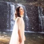 Beren Saat Instagram - Atiye’s journey by @yigit__eken 💫🐝 hair&makeup by @mahmutterzi & @ebrukiziltan