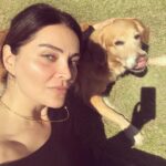 Betül Şahin Instagram – İyi bayramlar diliyoruz karmenle☘️🐶🥰