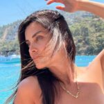 Betül Şahin Instagram - Her daim kendin ol. Sen, seni anlayana mucizesin🌺
