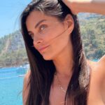 Betül Şahin Instagram - Her daim kendin ol. Sen, seni anlayana mucizesin🌺