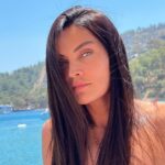 Betül Şahin Instagram - Her daim kendin ol. Sen, seni anlayana mucizesin🌺