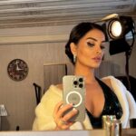 Betül Şahin Instagram - Backstage 🎥 Makeup @eliffelverr #backstage