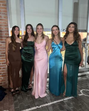 Betina O'Connell Instagram - Festejando el final de una etapa y el comienzo de otra . Te amamos