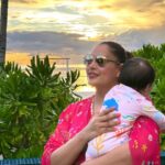 Bipasha Basu Instagram - Counting colours of nature with my Cub ❤️🧿She is so much in awe of the beauty of the sun , sky , water and plants ❤️🙏 Hope we have the awareness to sustain this beauty for the generations to come ❤️🙏 #monkeylove #deviturnsone