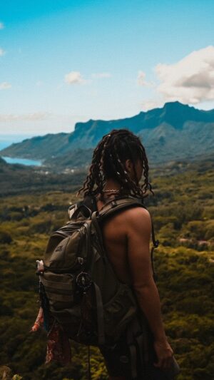 Birdy Nio FS Instagram - 2023/08/26 Film in Tahiti

無論在世界的哪個角落，當你什麼都留不住的時候，記得先留住自己，留著自己。

Bikini / @surfaceapparel
All Video shoot by SONY A7Slll @sonytaiwan

#用心流浪 #好好生活 #好好寫字 #防曬不要擦太多 #浪人 #surf #surfing #保持浪漫#underwaterphotography#adventures #landscapephotography #explore #nature #hippie #boho #bohostyle #bohemia