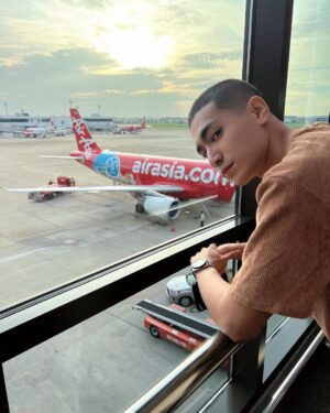 Boat Anakame Binsaman Instagram - ทริปนี้บินอีกแล้วววว Go to ขอนแก๊นนนนนน ✈️❤️ #ฮักเจ้าอีหลี #M39 #9NAAPRODUCTION #airasiasuperapp #airasiatravels #airasiadelivery
#airasiasuperplus #itssuper #บินสนั่นคุ้มแบบพลัสๆ