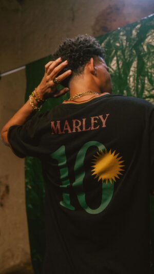Bob Marley Instagram - 🇧🇷 O brilho de Bob Marley atravessa gerações, mensagens e gostos musicais. Nossa coleção celebra o amor e a Alma Solar.
 
Escolha suas peças e tênis preferidos em redley.com.br
 
Nesse domingo, dia 10/12, vai rolar o Redley & Bob Marley Launch Party na Redley Ipanema! Vem curtir uma festa de Reggae com a gente. A partir de 13h.
 
🇯🇲 Bob Marley shines through different generations, messages and musical tastes. Our collection celebrates love and Redley’s Solar Soul, our “Alma Solar”.
 
Choose your favorite clothes and sneakers at redley.com.br
 
On Sunday, December 10th, the Redley & Bob Marley Launch Party will be happening at Redley Ipanema! Come and enjoy a reggae party with us. Starting at 1pm.
 
#RedleyBobMarley