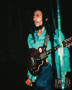 Bob Marley Instagram - “Feel this drumbeat, as it beats within. Playing a riddim, resisting against the system. I know JAH never let us down, pull your rights from wrong.” #OneDrop #BobMarley

📷 by #LynnGoldsmith
©️ Fifty-Six Hope Road Music Ltd.