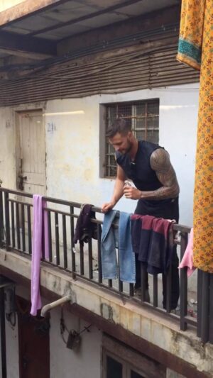 Bobby Holland Hanton Instagram - No matter where you are, especially if it’s hot, make sure you hydrate even if your pals have to make it happen😜

FBF #Extraction 

#WALLOP

#truefriendship #pranks #stayhydrated