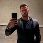 Bobby Holland Hanton Instagram – Selfie dedicated to the legend @rosevinci_styling who has been kitting me out for events for almost 8 years now ! 🙏🏻Had a great time at the Horan&Rose fundraiser.#horanandrose23 London, United Kingdom