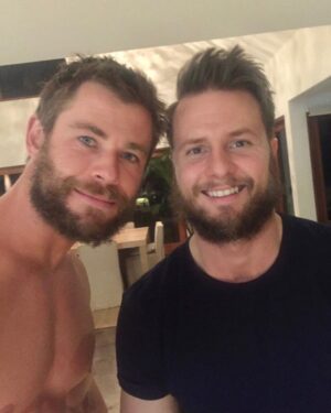 Bobby Holland Hanton Instagram - Happy birthday to one of the greatest humans on the planet @chrishemsworth !! Although he has kept me captive for over 10 years you can’t hate him! I’ve grown to love him like a big sister! Even though he’s average looking, hasn’t got a great rig and he’s a little short, his heart is the biggest known to man! HAVE THE BEST DAY EVER BIG DOG XO

#happybirthday #chrishemsworth #bigdog