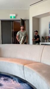 Bobby Holland Hanton Instagram - Didn’t even flinch 😜⠀ #WALLOP ⠀ ⠀ ⠀ #bigdog #chrishemsworth @azzagrist #thorloveandthunder #prankwars