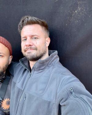 Bobby Holland Hanton Instagram - I’m thinking about taking up photography! 😜 *watch thru to last photo- it’s a ripper! 

Great seeing my team - goodbye until NYC, Extraction 2 additional photography. 🤙

#WALLOP

#fakephotographer #amazingphotos #extraction #extraction2  #tylerrake #chrishemsworth #legends