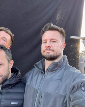 Bobby Holland Hanton Instagram - I’m thinking about taking up photography! 😜 *watch thru to last photo- it’s a ripper! 

Great seeing my team - goodbye until NYC, Extraction 2 additional photography. 🤙

#WALLOP

#fakephotographer #amazingphotos #extraction #extraction2  #tylerrake #chrishemsworth #legends