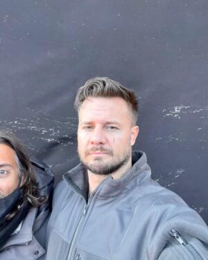 Bobby Holland Hanton Instagram - I’m thinking about taking up photography! 😜 *watch thru to last photo- it’s a ripper! 

Great seeing my team - goodbye until NYC, Extraction 2 additional photography. 🤙

#WALLOP

#fakephotographer #amazingphotos #extraction #extraction2  #tylerrake #chrishemsworth #legends