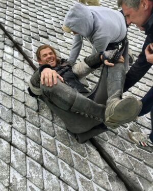 Bobby Holland Hanton Instagram - Happy birthday to one of the greatest humans on the planet @chrishemsworth !! Although he has kept me captive for over 10 years you can’t hate him! I’ve grown to love him like a big sister! Even though he’s average looking, hasn’t got a great rig and he’s a little short, his heart is the biggest known to man! HAVE THE BEST DAY EVER BIG DOG XO

#happybirthday #chrishemsworth #bigdog