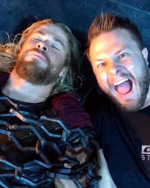 Bobby Holland Hanton Instagram - Happy birthday to one of the greatest humans on the planet @chrishemsworth !! Although he has kept me captive for over 10 years you can’t hate him! I’ve grown to love him like a big sister! Even though he’s average looking, hasn’t got a great rig and he’s a little short, his heart is the biggest known to man! HAVE THE BEST DAY EVER BIG DOG XO

#happybirthday #chrishemsworth #bigdog