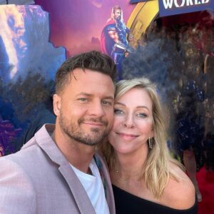 Bobby Holland Hanton Instagram - Thor Love and Thunder LA Premier. 
Never a dull moment with my crew, best humans on the planet ❤️➕⚡️

#wallop 

#thorloveandthunder #premier #elcapitantheatre #marvelstudios