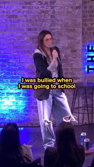 Bonnie McFarlane Instagram - The tables have turned 😳

Catch @bonniemcfarlane on stage next weekend in the Comedy Club.

Tickets + More: ComixRoadhouse.com/inthecomedyclub
.
.
.
#ctvisit #ctentertainment #standupcomedy #standup #mohegansun