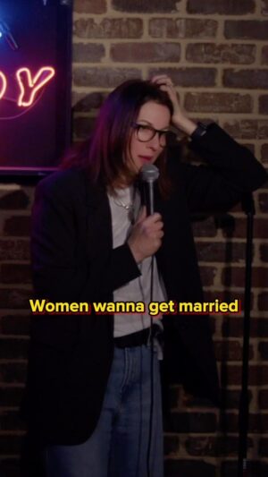 Bonnie McFarlane Instagram - Monday Motivation 💍
.
.
#njcomedy #nycomedy #comedyclubs #standupcomedians #ccstandup #allthingscomedy #womenincomedy #womenarentfunny #bonniemcfarlane #comedycentral #tonightshow #jimmyfallon #mondaymotivation #marriedlife #njbride #loveisblind #girlythings #fypシ