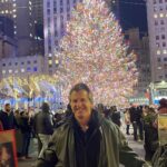 Bonnie Somerville Instagram - Last days of 2022…I love my hometown- here’s to an amazing 2023 everyone. Let’s focus on love. Wishing you all health, wealth, & happiness. But most of all- Love. 🎄✨❤️ New York, New York