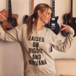 Bonnie Somerville Instagram - “With the lights out- it’s less dangerous,I’ll still leave you on the pavement - no car payment.” 🖤🖤🖤 MASHUP OF MY DREAMS #nirvana #biggiesmalls #ifyouknowyouknow #brooklyn 🖤🖤🖤
