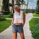 Bonnie Somerville Instagram - Pose.Felt Cute. Might delete later. ✨🤷🏼‍♀️🌸