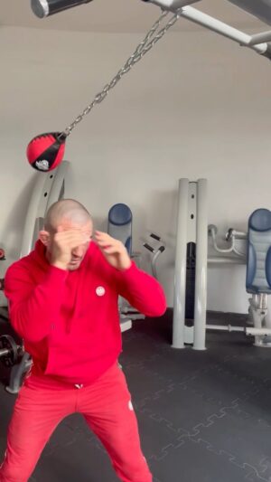 Borys Mańkowski Instagram - Slipbag,mojego pomysłu 🥊
Do zamówienia - link w bio ⬆️