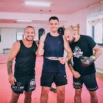 Borys Mańkowski Instagram - Zajebiście spędzony czas. Masa treningów, trenerzy w których ludzie nie wierzyli, że się zjawią ;). Miejsce jak z opowieści o Hobbitach. Ambitne chłopaki których może za pare lat zobaczę oglądając gale w tiviku ? Śmiech niemal wyważony z poważnymi rozmowami prowadzonymi do późna. Mniej telefonu, 0 telewizji, jedzenia jakby codziennie była wigilia ;). Krótko mówiąc, profesjonalnie zorganizowany obóz 🙌🏻 Dzięki wszystkim, każdy z was dołożył do tego swoją dawkę energii, by było właśnie tak 💪🏻 @obozmma.pl 🏔️ Murzasichle
