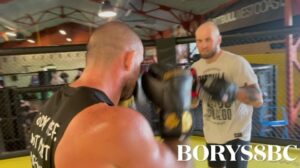 Borys Mańkowski Instagram - Ja unikam ciosów, a ty uniknij przepłacania w @body_chief i do końca czerwca wykorzystaj kod BORYS8BC - dzięki któremu uzyskasz 8% rabatu na dietę ✌🏻

Nie dotyczy diety testowej i Economy Box.
Rabat: dla pierwszych 1000 osób
#materiałreklamowy