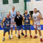 Borys Mańkowski Instagram - W sobotę pograliśmy, zebraliśmy kasę na Dom Dziecka w Poznaniu, a teraz poniedziałek i trzeba ruszać na sale. Do boju dobrze ludzie 💪🏻 @fundacjak2 🙌🏻 P.S. Jestem najmniejszy w swojej karierze 😂